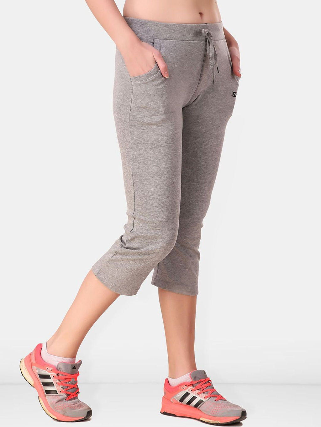 Women Solid  Mid Rise Three-Fourth Tights