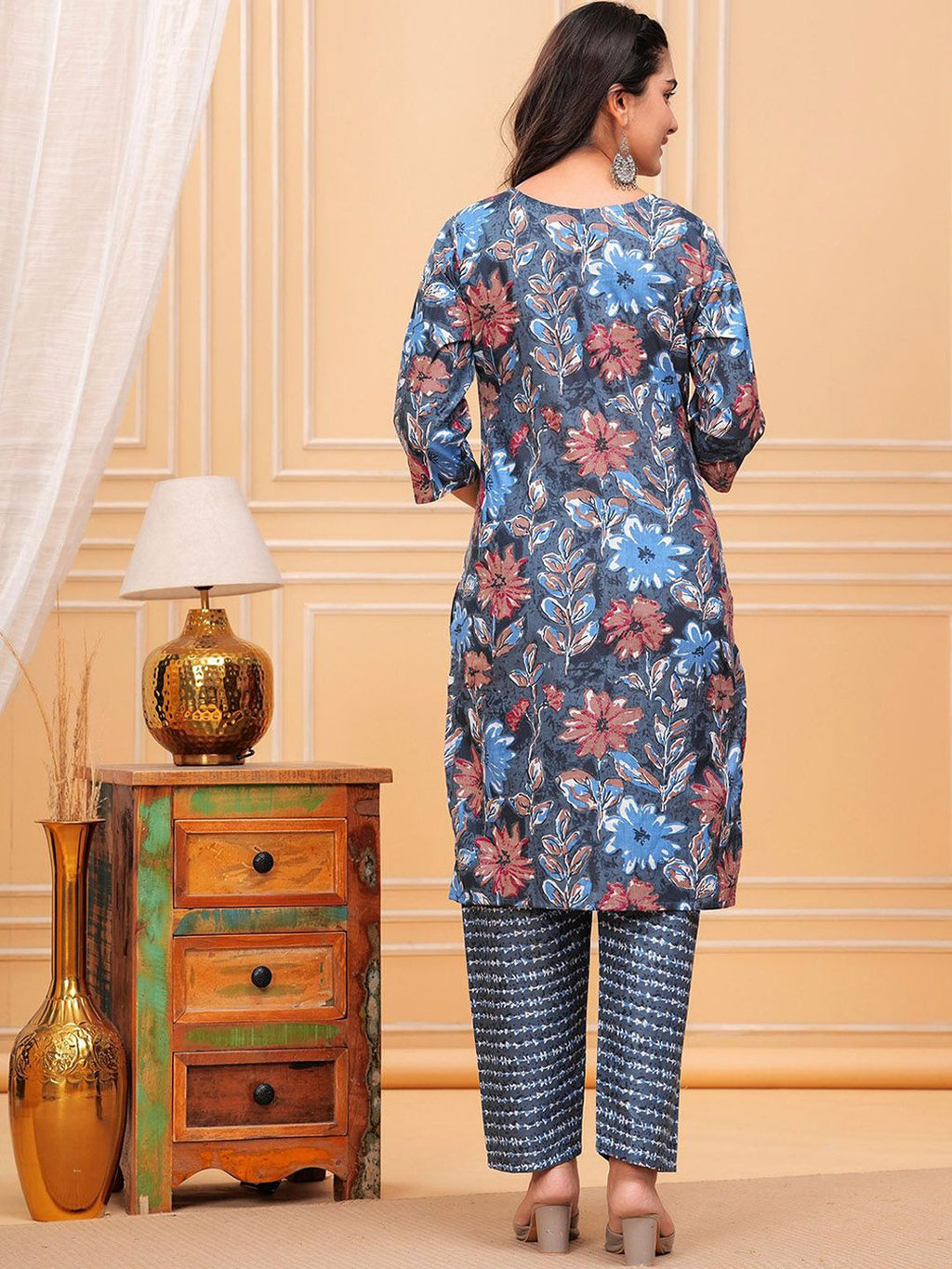 Floral Printed Notch Neck Straight Kurta With Trousers