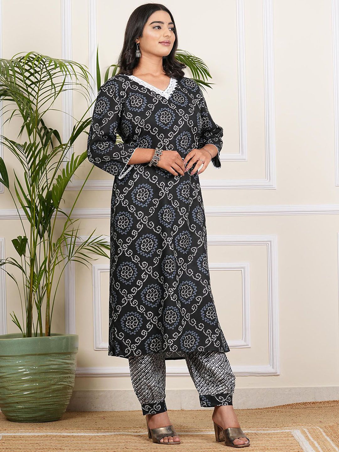 Bandhani Printed V-Neck Straight Kurta With Salwar