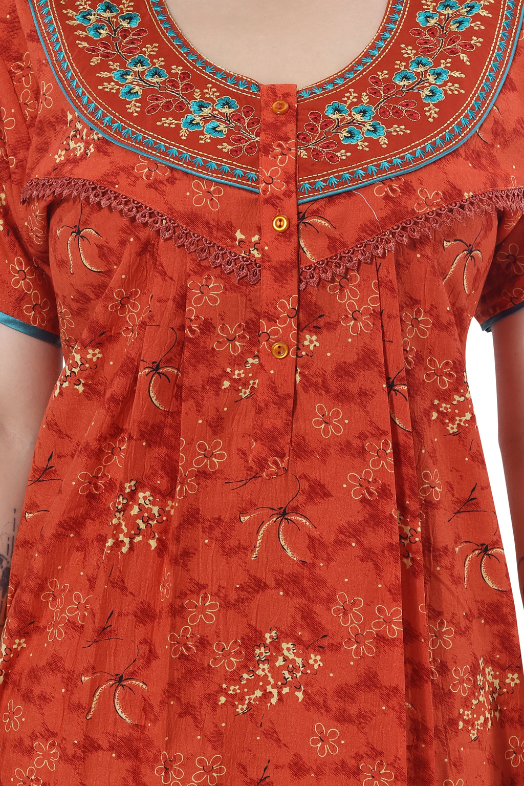 Close up embroidered bust cotton night gown
