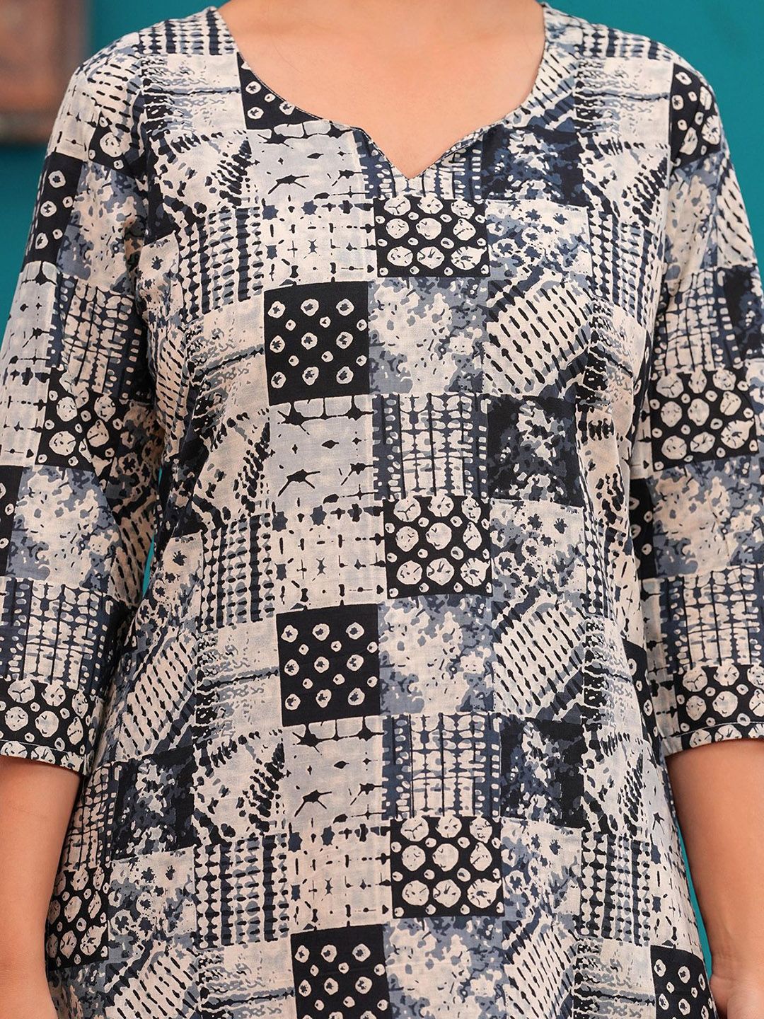 Women Abstract Printed Notch Neck Straight Kurta With Trousers