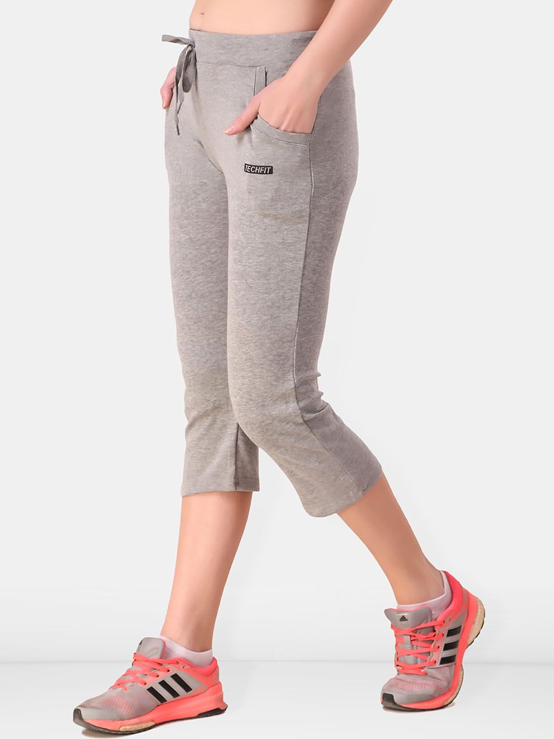 Women Solid  Mid Rise Three-Fourth Tights