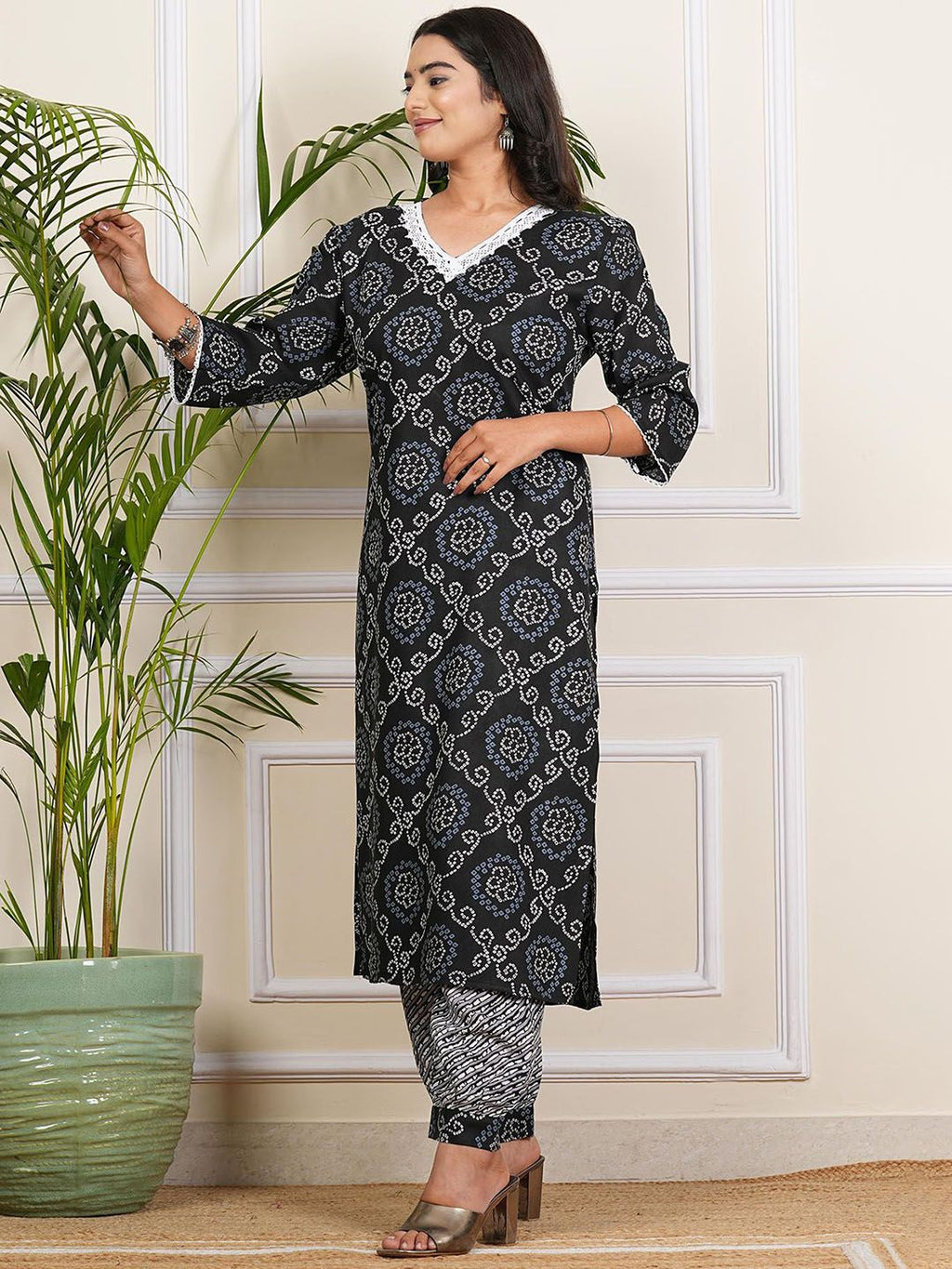 Bandhani Printed V-Neck Straight Kurta With Salwar