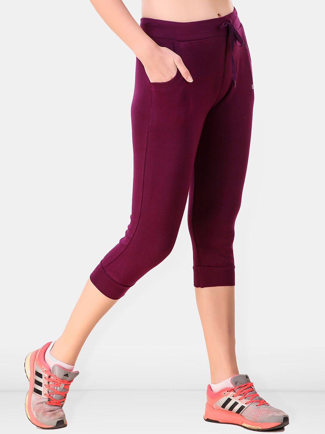 Women Solid Slim-Fit Ankle-Length Sports Tights